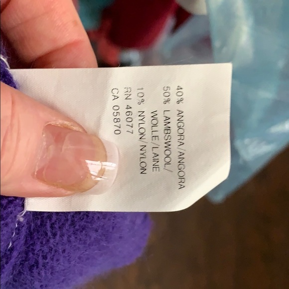 Assortment of clothes - Picture 9 of 16